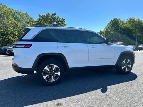 Used 2023 Jeep Grand Cherokee 4WD 4xe image 4