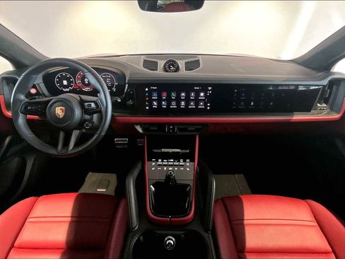 Used 2025 Porsche Cayenne GTS image 17