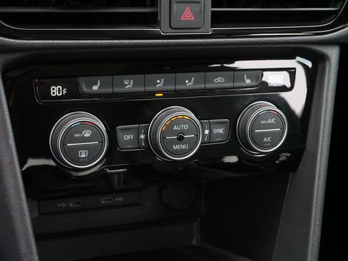 Used 2023 Volkswagen Taos SEL image 23