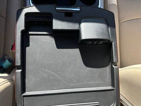 Used 2018 RAM 1500 Laramie w/ Convenience Group AWD/4WD image 9