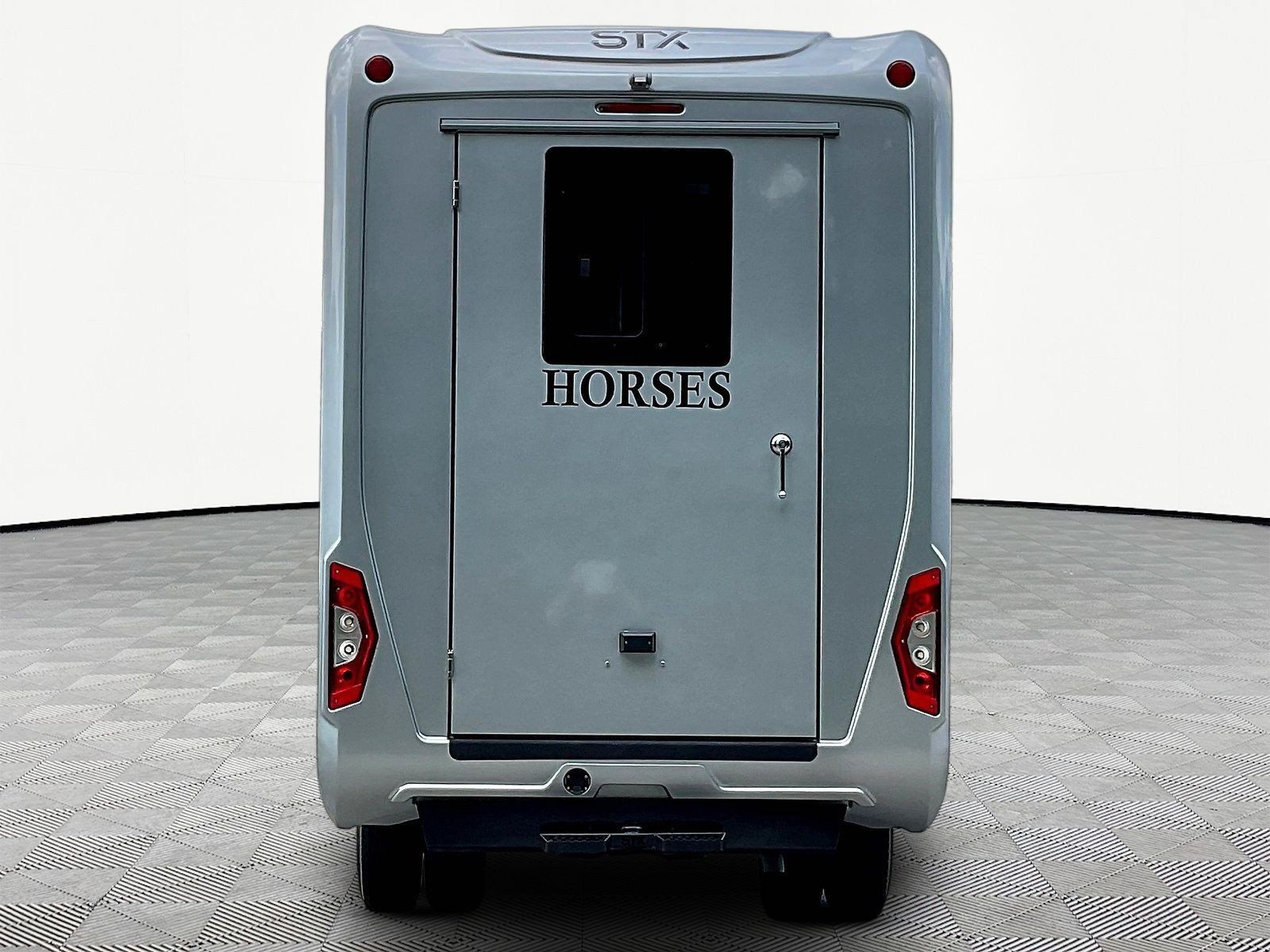Used 2024 Mercedes-Benz Sprinter 3500 image 5