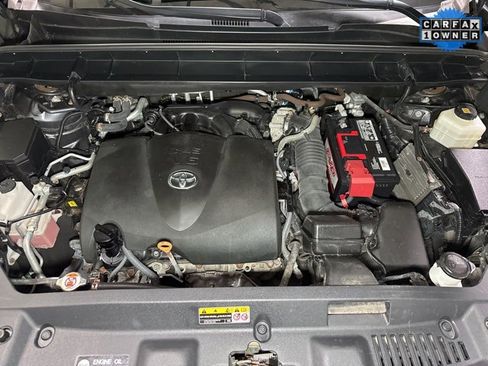 Used 2020 Toyota Highlander LE image 5