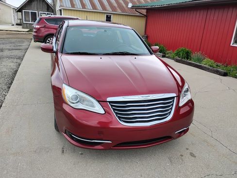 Used 2013 Chrysler 200 LX FWD image 2