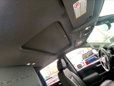 Used 2021 GMC Sierra 2500 Denali w/ Denali Black Diamond Edition image 19