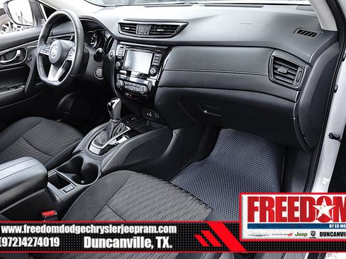 Used 2020 Nissan Rogue SV w/ Premium Package FWD image 12