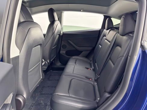 Used 2022 Tesla Model Y Long Range image 40