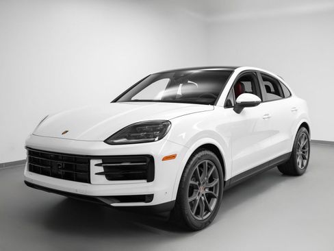 Certified 2025 Porsche Cayenne Coupe AWD/4WD image 6