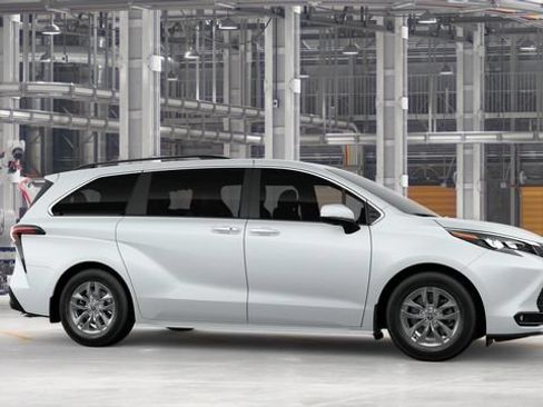 New 2026 Toyota Sienna XLE FWD image 15