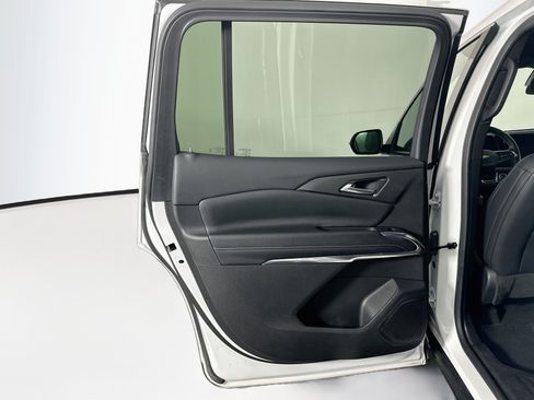 Used 2025 Chevrolet Traverse LT FWD image 26
