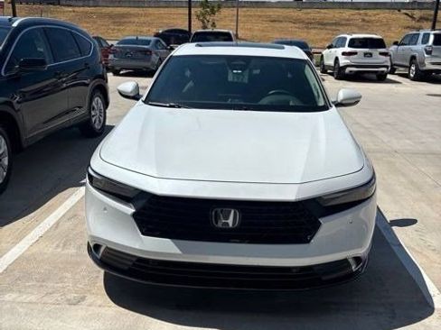 Used 2024 Honda Accord Touring image 2