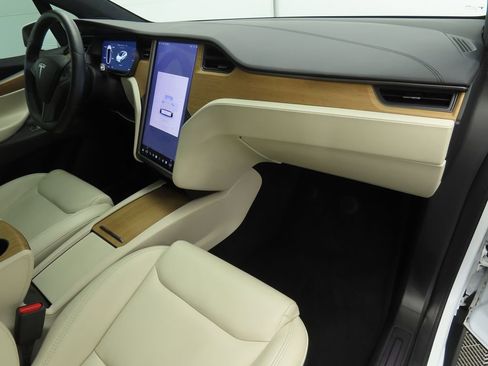 Used 2020 Tesla Model X Long Range image 17