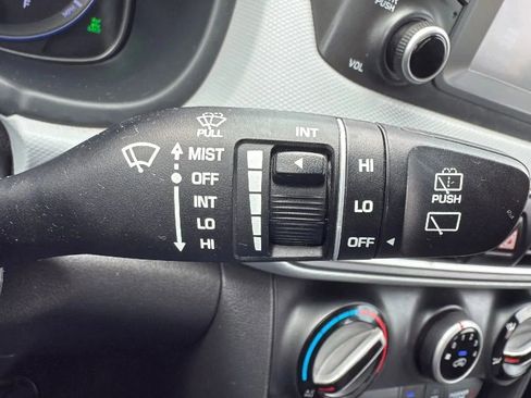 Used 2020 Hyundai Kona SE AWD/4WD image 13