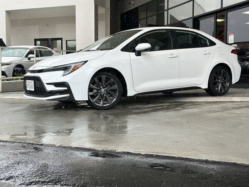 Certified 2025 Toyota Corolla SE image 1