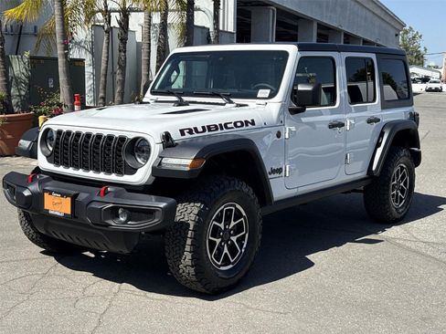 Used 2025 Jeep Wrangler Unlimited Rubicon AWD/4WD image 7
