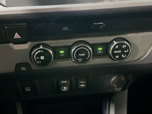 Used 2018 Toyota Tacoma SR5 image 23