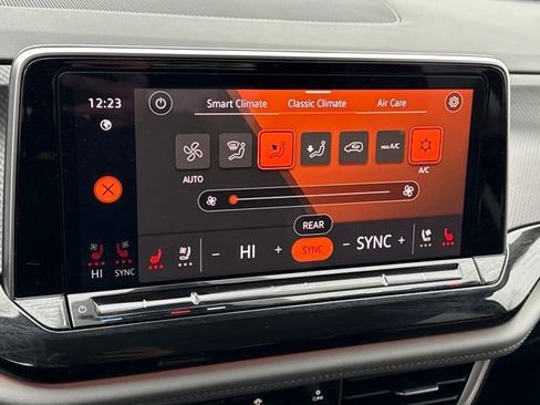 Used 2025 Volkswagen Atlas Peak Edition SE image 29