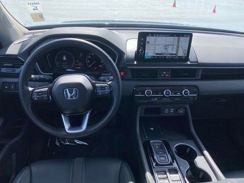 Used 2025 Honda Pilot Touring image 12