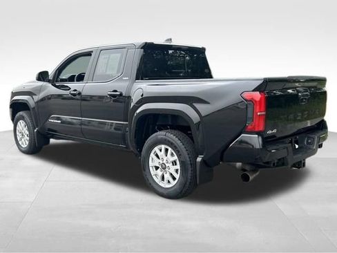 Certified 2025 Toyota Tacoma SR5 AWD/4WD image 3