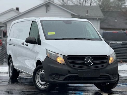 Used 2022 Mercedes-Benz Metris Long w/135  WB Van 3D image 2