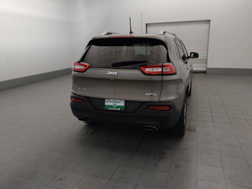 Used 2017 Jeep Cherokee Latitude w/ Cold Weather Group AWD/4WD image 7