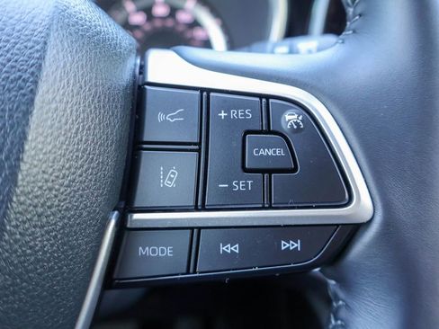 Used 2024 Toyota Highlander XSE FWD image 16