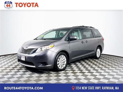 Used 2016 Toyota Sienna LE image 1