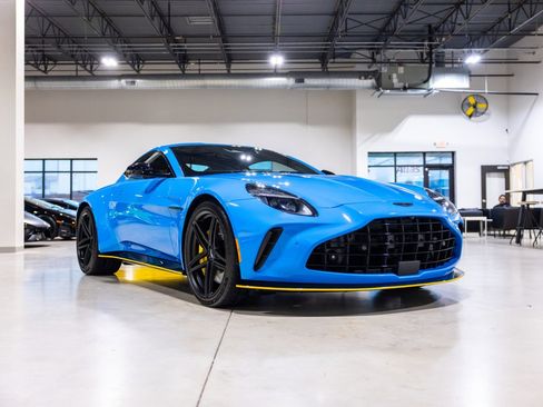 Used 2025 Aston Martin V8 Vantage Coupe image 3