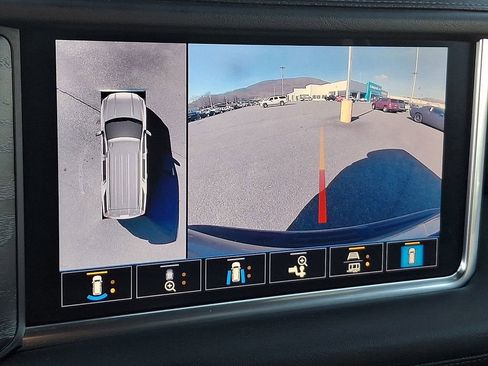 Used 2021 GMC Yukon XL Denali w/ Denali Premium Package image 18