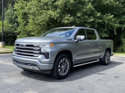 Used 2025 Chevrolet Silverado 1500 High Country w/ Technology Package AWD/4WD image 5