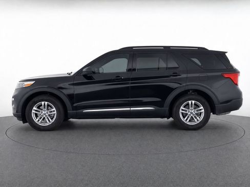 Used 2023 Ford Explorer XLT w/ Equipment Group 202A AWD/4WD image 21