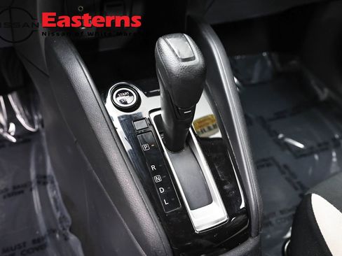 Used 2022 Nissan Versa SV FWD image 13