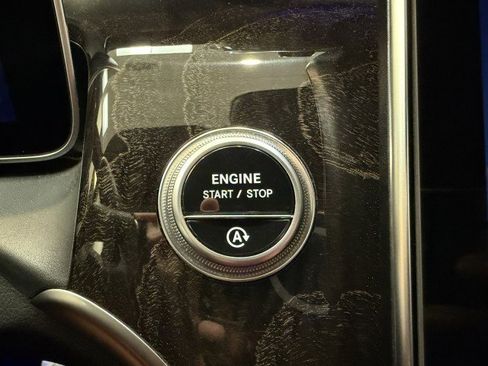 Certified 2025 Mercedes-Benz GLC 300 image 21