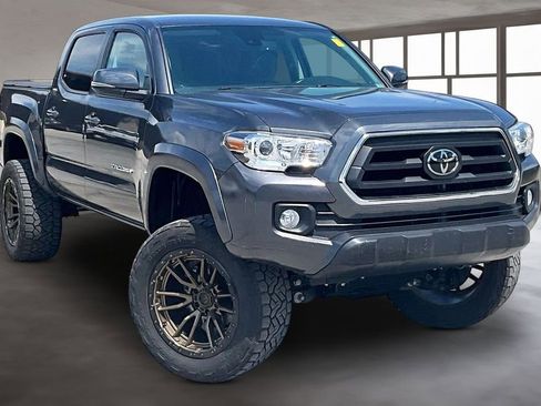 Used 2022 Toyota Tacoma SR5 w/ Technology Package AWD/4WD image 3