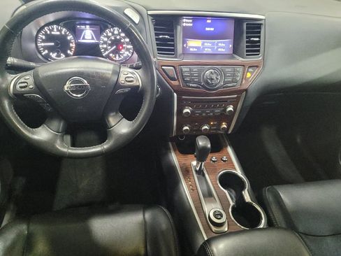 Used 2017 Nissan Pathfinder Platinum w/ Family Entertainment Package AWD/4WD image 22