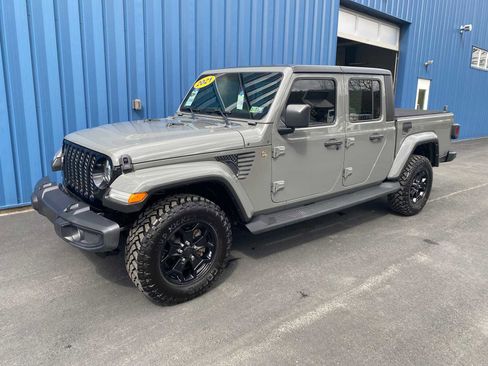 Used 2021 Jeep Gladiator Sport image 2