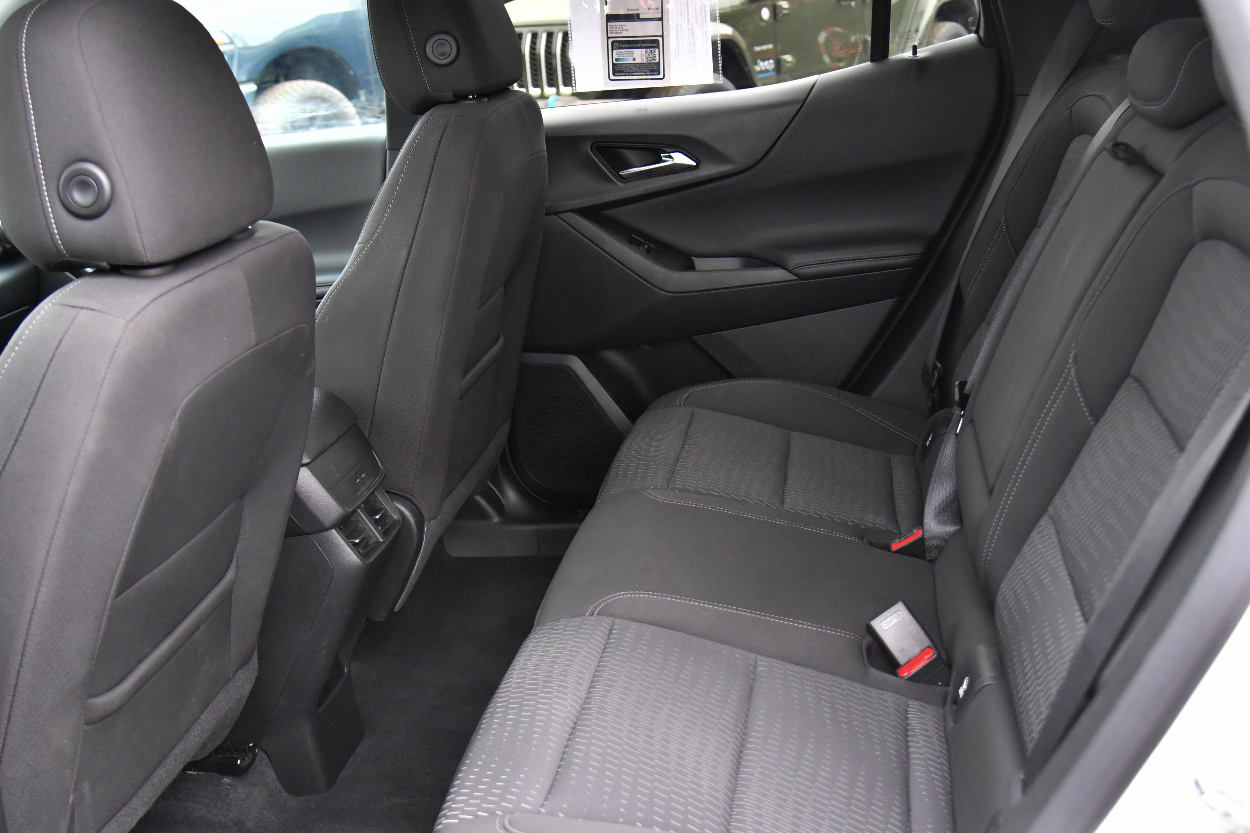 Used 2025 Chevrolet Equinox LT FWD image 36