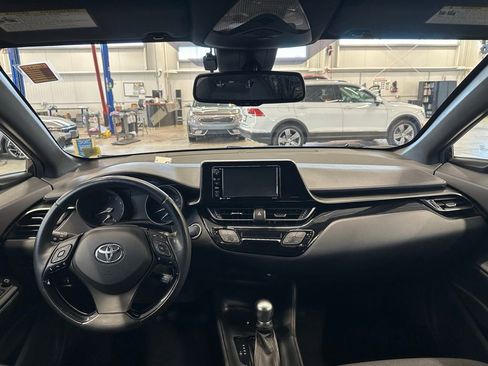Used 2018 Toyota C-HR XLE FWD image 7