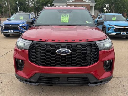 Used 2025 Ford Explorer ST-Line AWD/4WD image 3