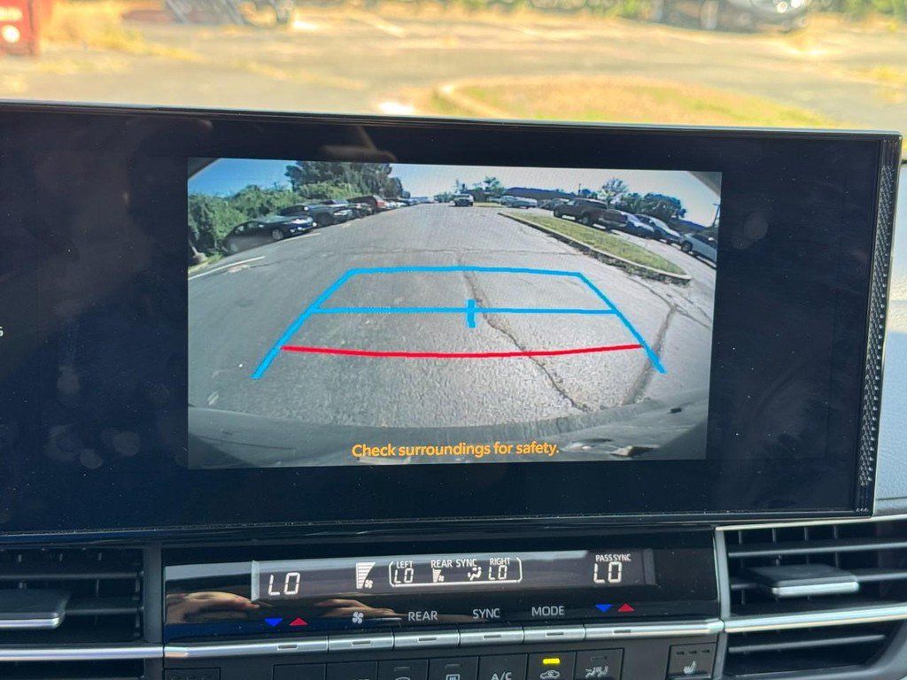 Used 2026 Toyota Sienna XLE FWD image 31