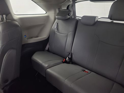 Used 2024 Toyota Sienna XLE image 19