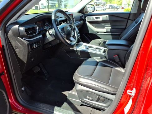Used 2024 Ford Explorer XLT w/ Equipment Group 202A AWD/4WD image 10