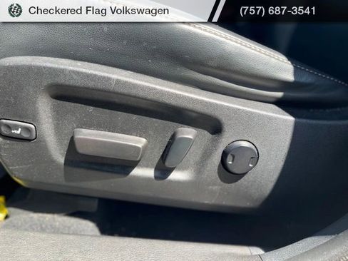 Used 2019 Toyota Highlander XLE AWD/4WD image 24