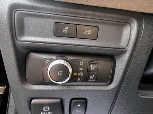 Used 2022 Ford Expedition Max Limited image 24