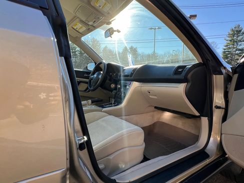 Used 2008 Subaru Outback 2.5i L.L. Bean image 31