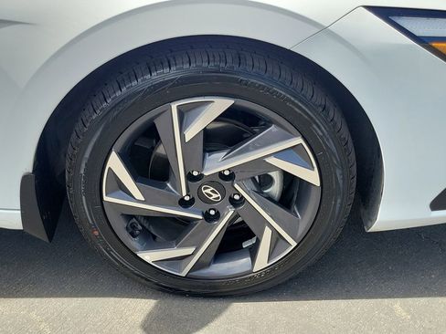 Used 2025 Hyundai Elantra Sport FWD image 25