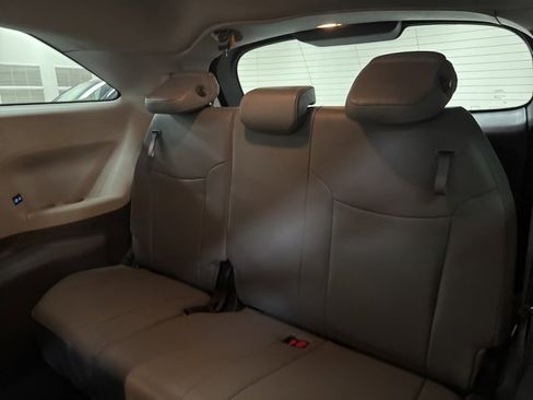 Used 2024 Toyota Sienna XLE image 21