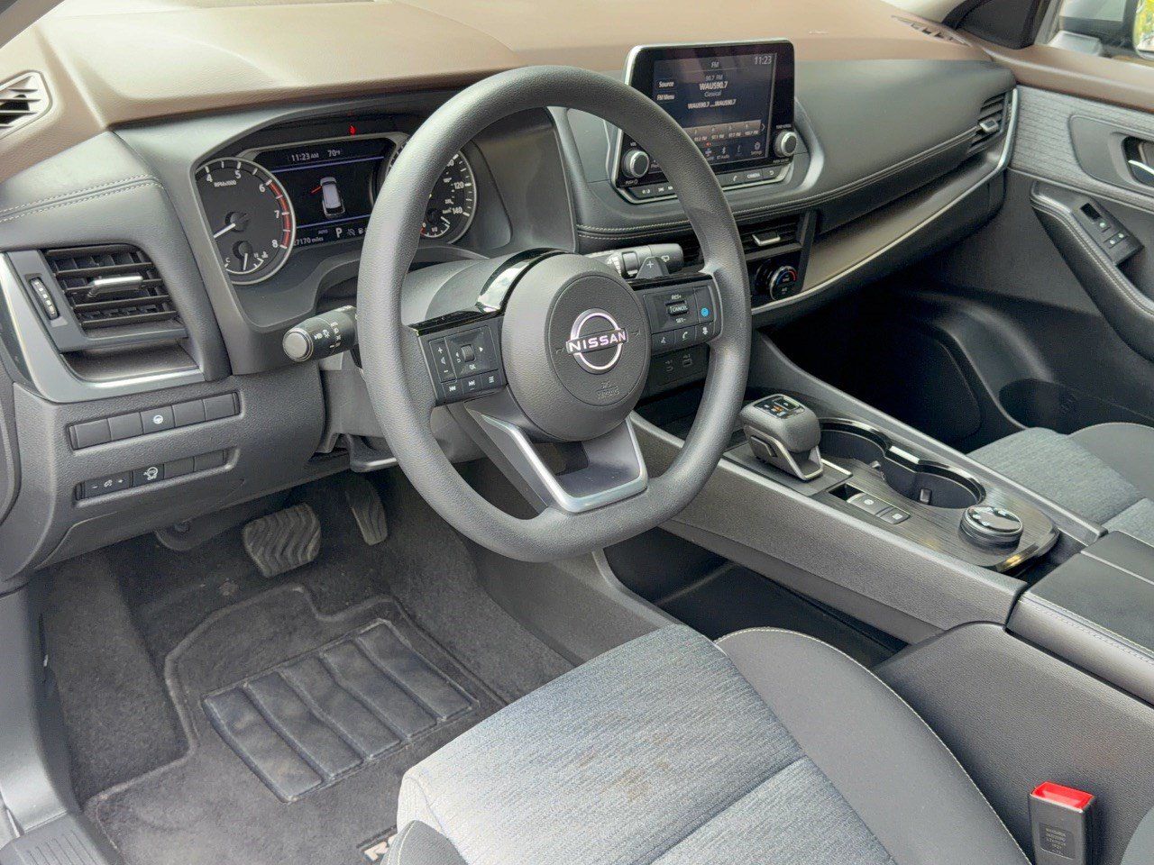 Used 2023 Nissan Rogue SV AWD/4WD image 4