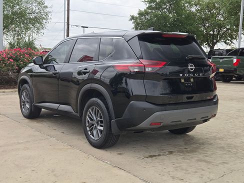 Used 2023 Nissan Rogue S image 5