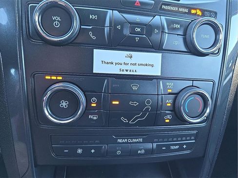 Used 2019 Ford Explorer XLT image 15