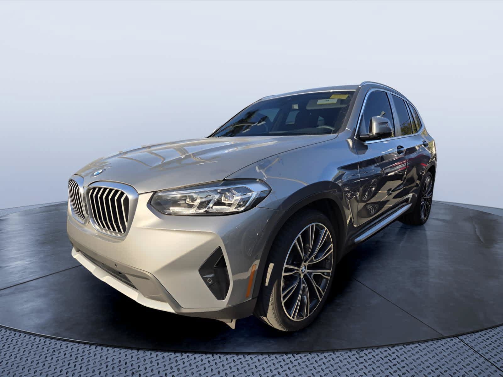 Used 2023 BMW X3 sDrive30i w/ Premium Package w/ZPA RWD image 2